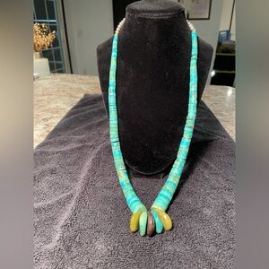 Vintage Turquoise Beaded Necklace
Length 13” top to bottom